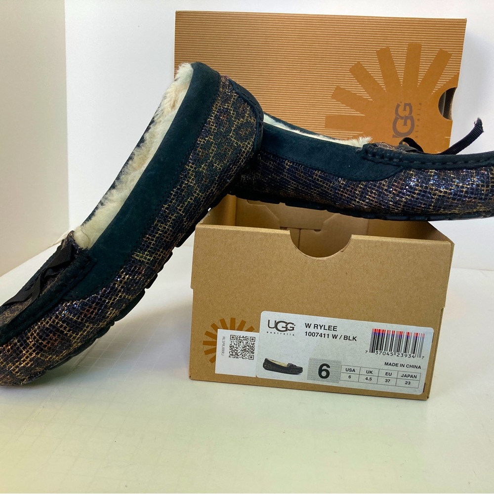 UGG Women’s Rylee Moccasin, Black Leopard print, Size 6